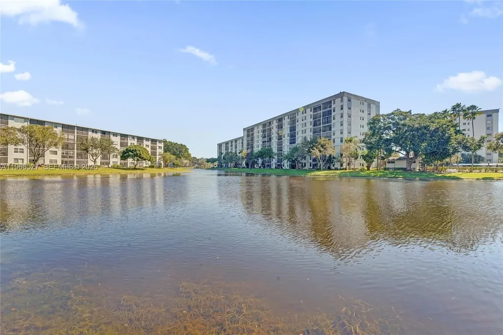 2228 N Cypress Bend Drive Pompano Beach FL 33069