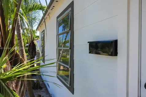 812 33rd Street West Palm Beach FL 33407