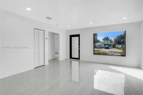 528 NW 3rd Court Hallandale Beach FL 33009