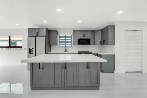 528 NW 3rd Court Hallandale Beach FL 33009