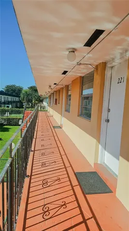 3800 SW 102nd Avenue Miami FL 33165