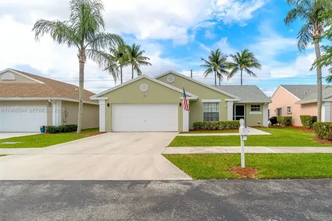 2590 SE 7th Place Homestead FL 33033