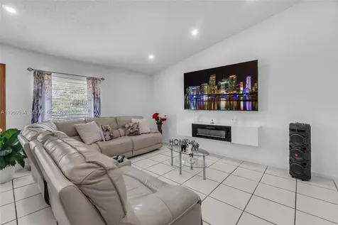 2590 SE 7th Place Homestead FL 33033