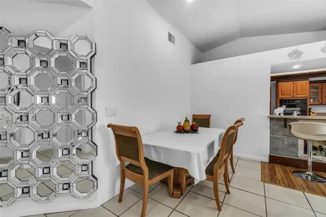2590 SE 7th Place Homestead FL 33033