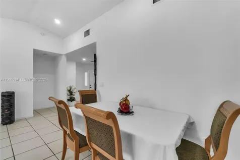 2590 SE 7th Place Homestead FL 33033