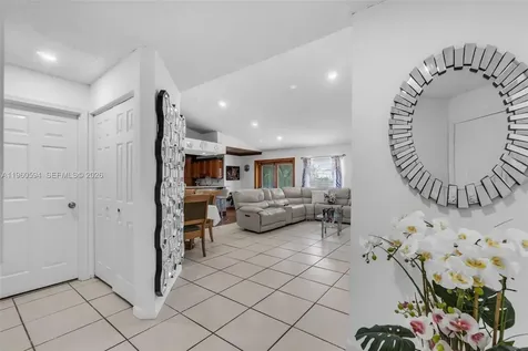 2590 SE 7th Place Homestead FL 33033