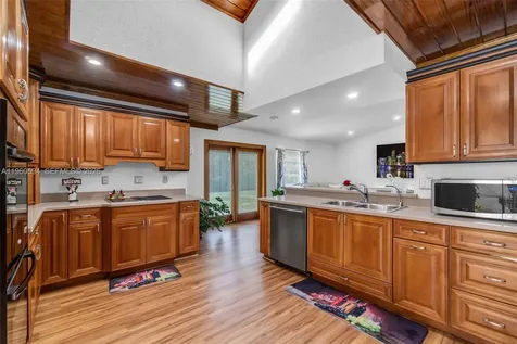 2590 SE 7th Place Homestead FL 33033