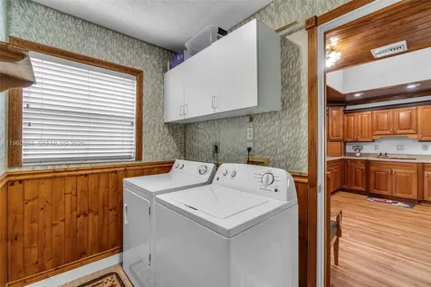2590 SE 7th Place Homestead FL 33033