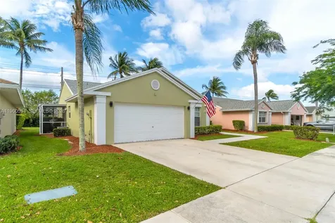 2590 SE 7th Place Homestead FL 33033