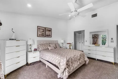 2590 SE 7th Place Homestead FL 33033