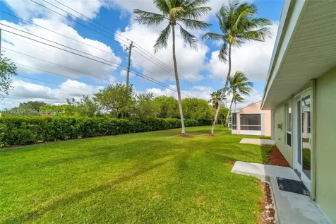 2590 SE 7th Place Homestead FL 33033