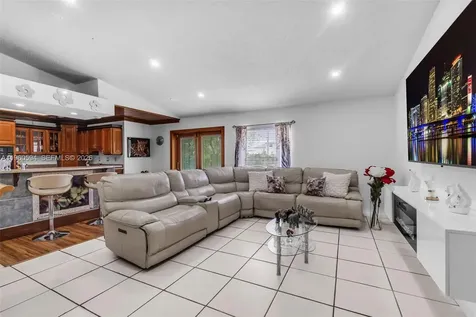 2590 SE 7th Place Homestead FL 33033