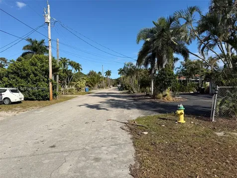 1568 NE 35th Street Oakland Park FL 33334