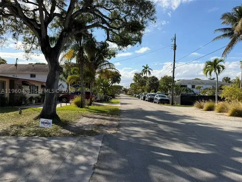 1568 NE 35th Street Oakland Park FL 33334