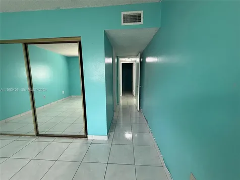1555 W 44th Place Hialeah FL 33012