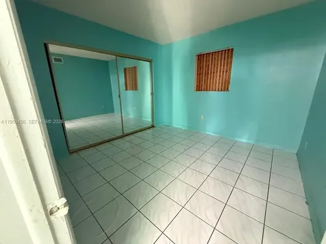 1555 W 44th Place Hialeah FL 33012