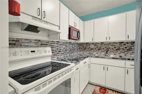 1555 W 44th Place Hialeah FL 33012