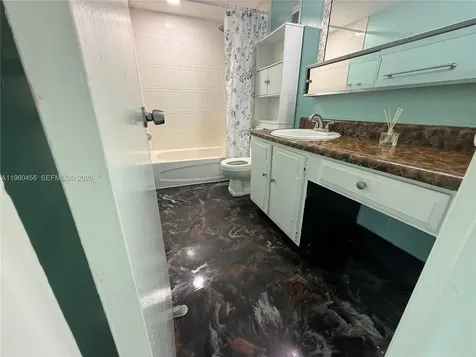 1555 W 44th Place Hialeah FL 33012