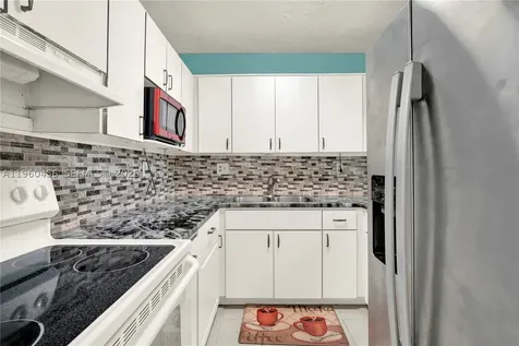1555 W 44th Place Hialeah FL 33012