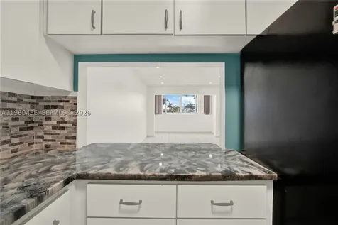 1555 W 44th Place Hialeah FL 33012