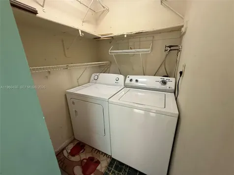 1555 W 44th Place Hialeah FL 33012
