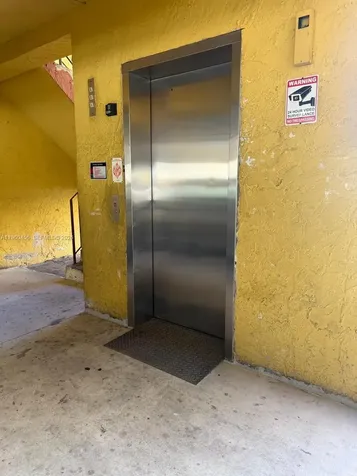 1555 W 44th Place Hialeah FL 33012