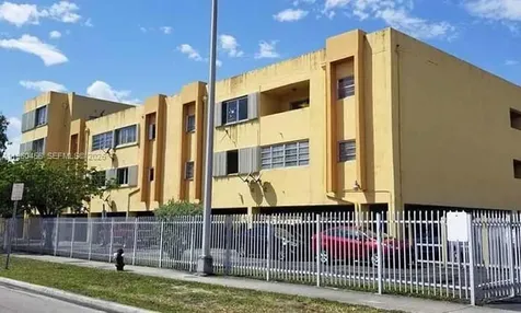 1555 W 44th Place Hialeah FL 33012