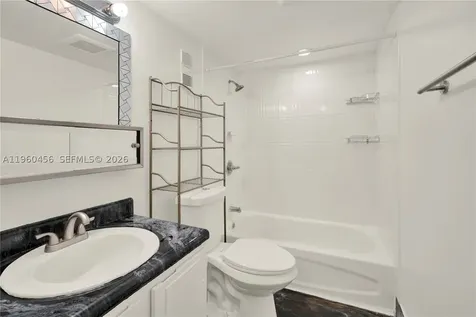 1555 W 44th Place Hialeah FL 33012