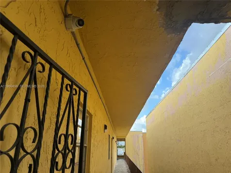 1555 W 44th Place Hialeah FL 33012