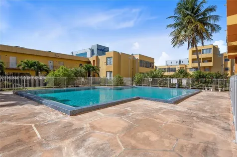 1555 W 44th Place Hialeah FL 33012