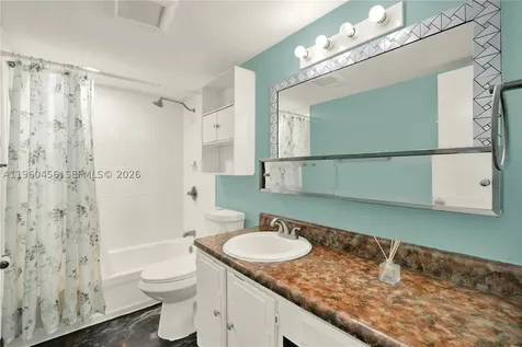 1555 W 44th Place Hialeah FL 33012