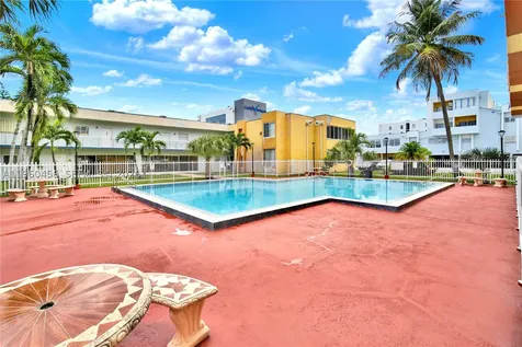 1555 W 44th Place Hialeah FL 33012