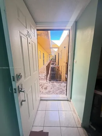 1555 W 44th Place Hialeah FL 33012