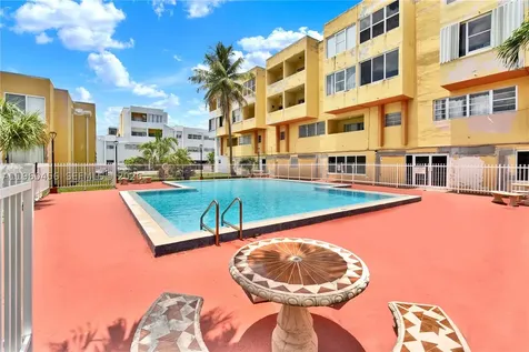 1555 W 44th Place Hialeah FL 33012