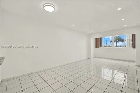 1555 W 44th Place Hialeah FL 33012