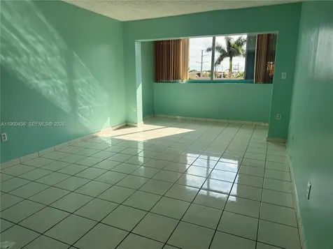 1555 W 44th Place Hialeah FL 33012