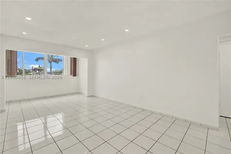 1555 W 44th Place Hialeah FL 33012