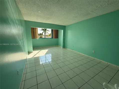 1555 W 44th Place Hialeah FL 33012