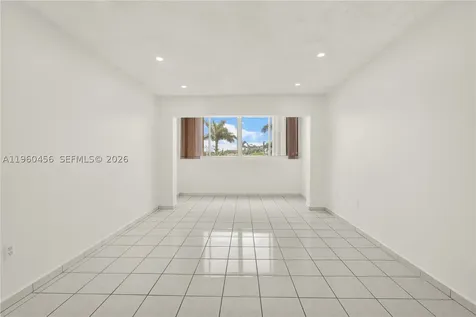 1555 W 44th Place Hialeah FL 33012