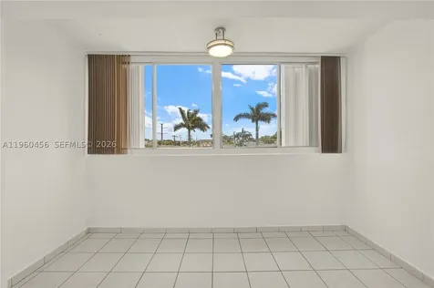 1555 W 44th Place Hialeah FL 33012