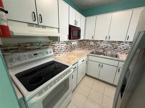 1555 W 44th Place Hialeah FL 33012
