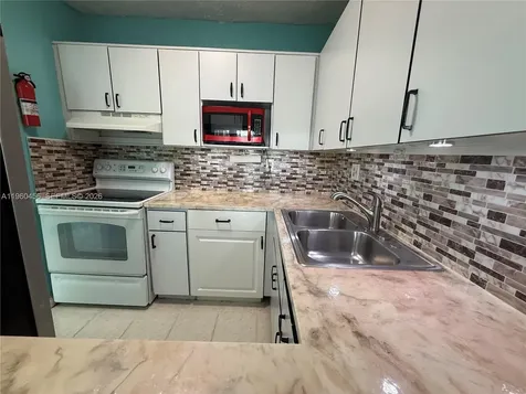 1555 W 44th Place Hialeah FL 33012