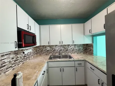 1555 W 44th Place Hialeah FL 33012