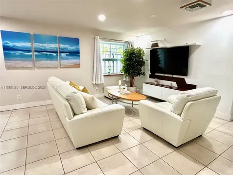 1531 NE 35th Street Oakland Park FL 33334