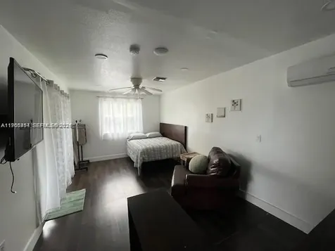 1531 NE 35th Street Oakland Park FL 33334