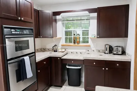 1531 NE 35th Street Oakland Park FL 33334