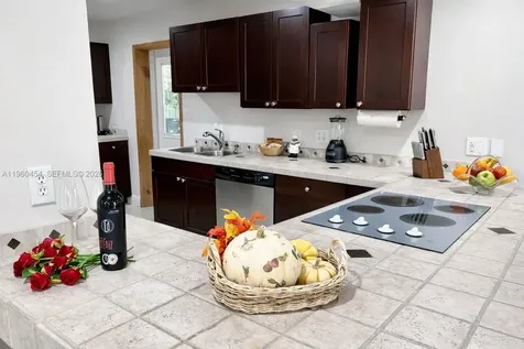 1531 NE 35th Street Oakland Park FL 33334