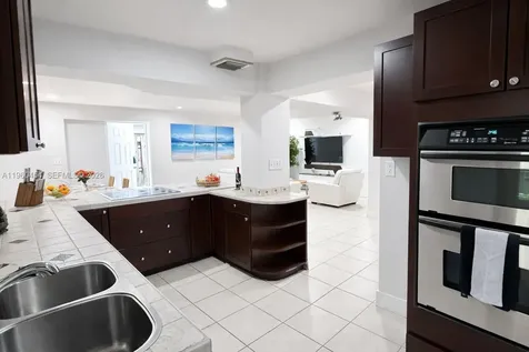 1531 NE 35th Street Oakland Park FL 33334