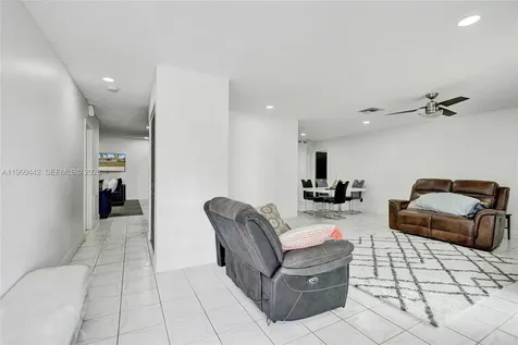 9607 NW 81st Street Tamarac FL 33321