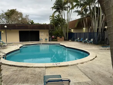 15385 S Dixie Highway Palmetto Bay FL 33157
